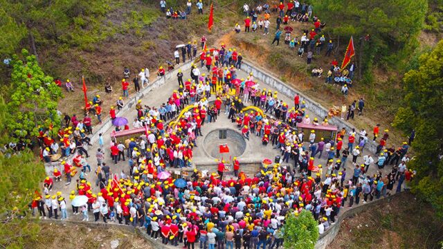 2300多人齐聚广西平南县大洲杨氏宗亲春社祭祖富公