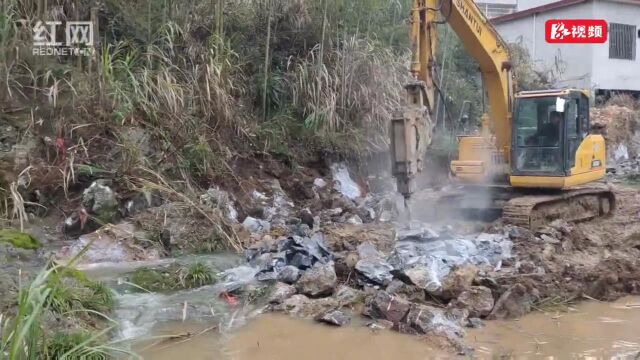 宜章县大凤村:村民捐资出力修缮百年古井