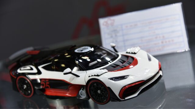 2023 中国模型展!NZG 1:18 合金全开 MercedesAMG One 装饰板样品