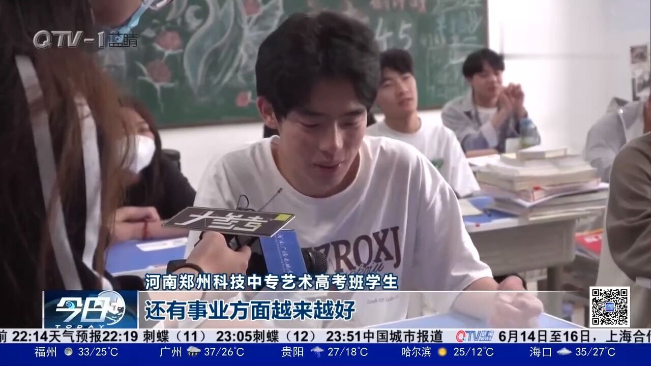 太感动!班主任为全班学生画肖像,送上高考祝福