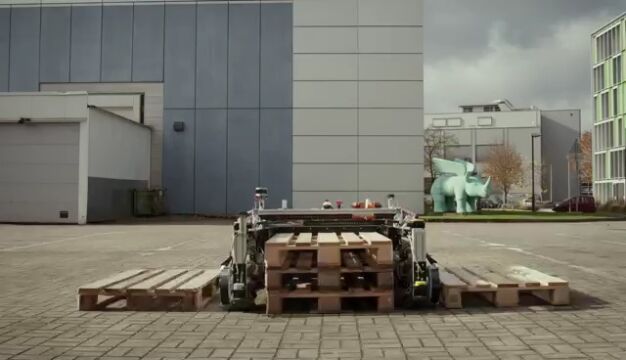 Fraunhofer moblie robot with Mecanum wheel