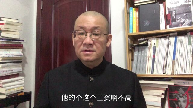 老人曾是市建筑公司总经理,现退休有16年,但他的退休金并不高