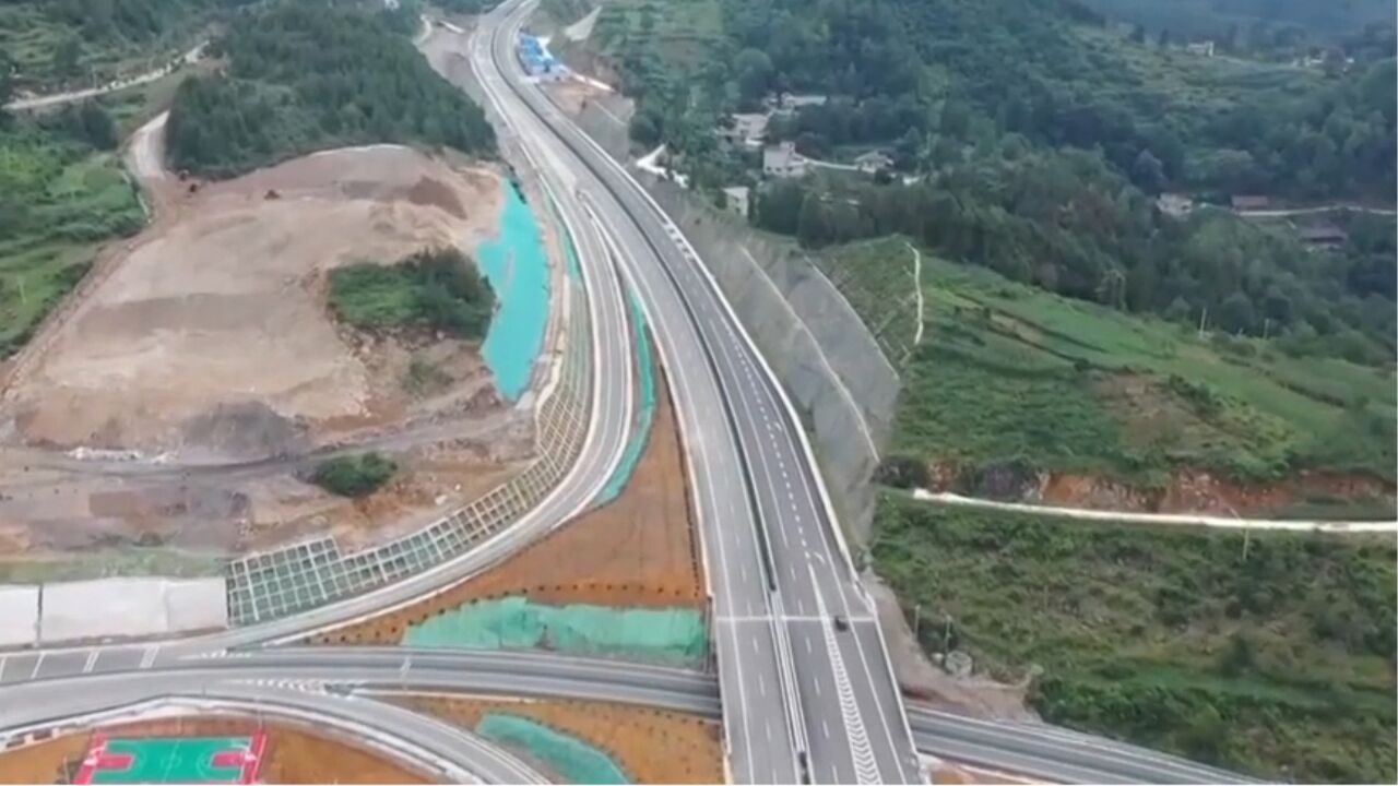 贵州德余高速公路全线建成通车