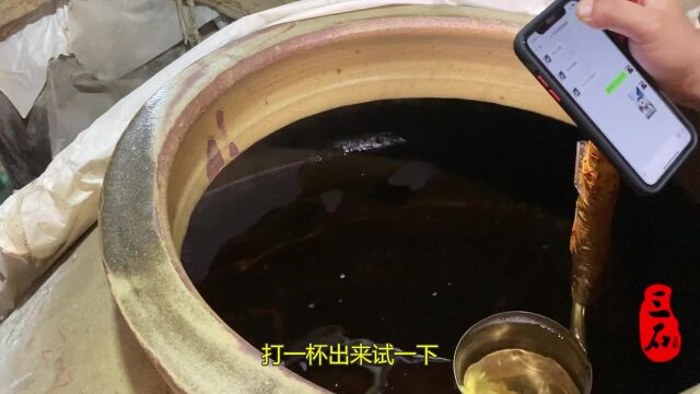 参观了年产接近200吨的酿酒作坊,酒库里据说有媲美茅台的美酒!