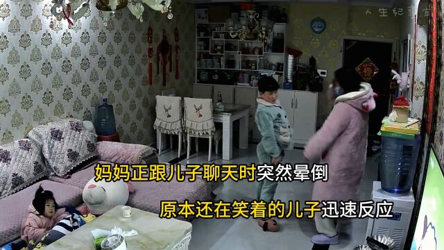 妈妈在家突然昏倒,儿子的举动令人暖心