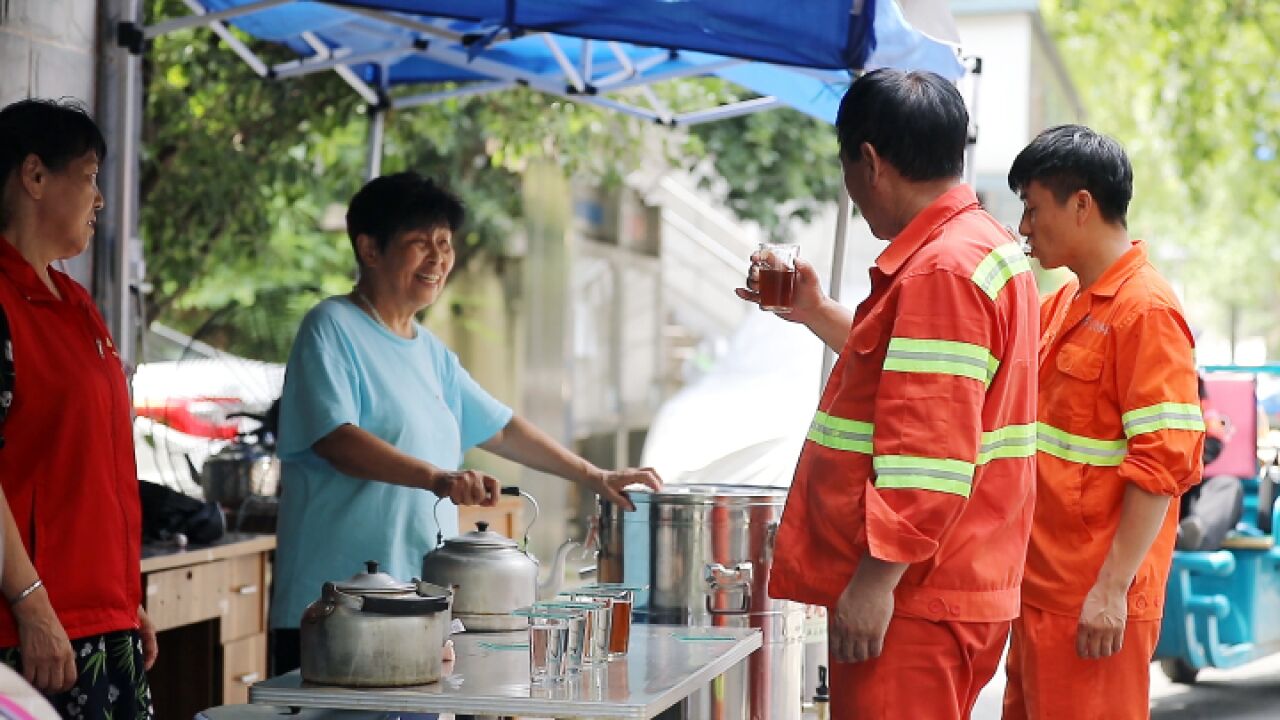 杭州这座凉茶摊 横跨21年的爱心接力