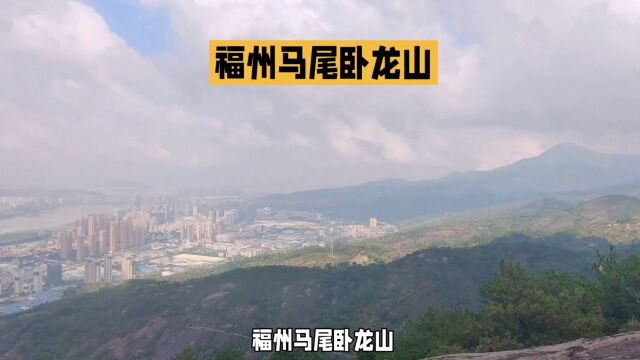 红砖墙面与小巷交错,卧龙山阳光学院的美景