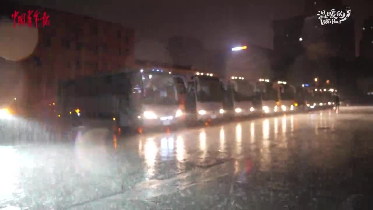 暴雨中,武警北京总队2000余名官兵驰援救灾一线