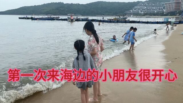 带家人来海边玩两天定的临海公寓坐在阳台上就可以观海景很惬意