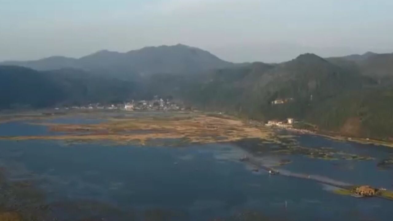 来到高黎贡山的南海湿地,群山环绕,风景如画