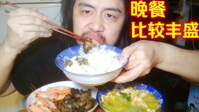 39岁未婚独居宅男美食,晚餐比较丰盛,吃虾肉芽菜扣碗鸡蛋生菜汤米饭