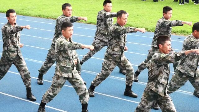 北仑职高2023级学生军训开营式