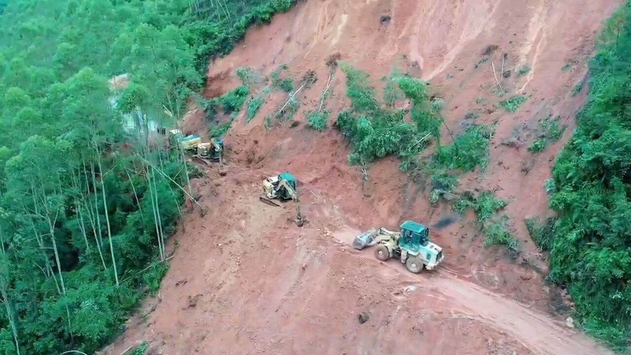 航拍救援抢修现场:广西玉林多地发生山体滑坡 已致7死3失联