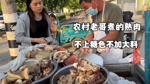 乡下老哥摆摊卖肉食,无糖色不加料,礼帽大爷买3个猪肺,真能吃