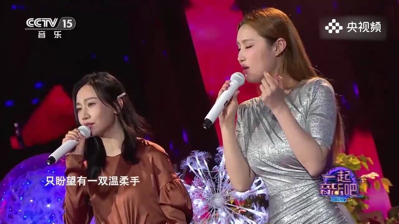 美女演唱《女人花》,歌声唱哭多少人,让人耐人寻味