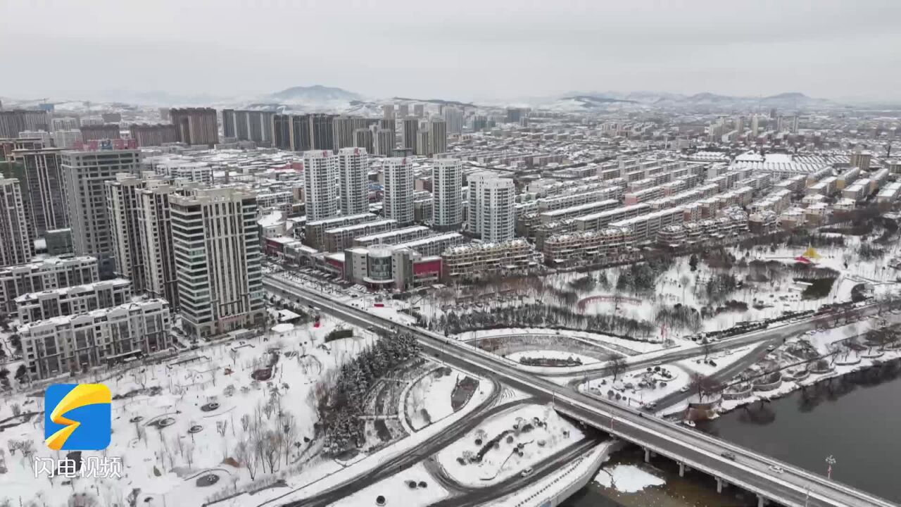 蒙阴县多部门连夜出动 除雪破冰保畅通