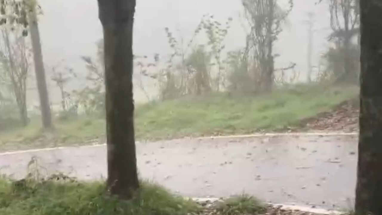 强降雨持续,强对流天气在南方多地活跃,江西遭遇大风冰雹天气