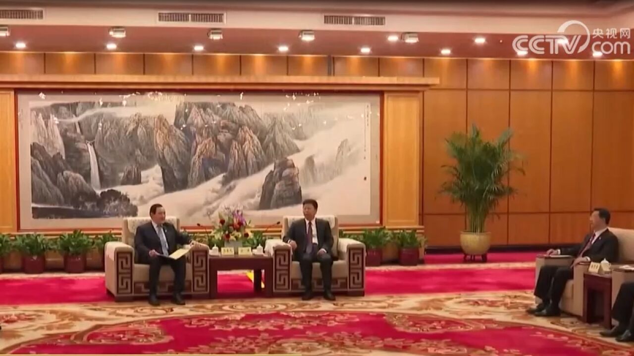 马英九率台青抵达广东交流参访,宋涛在深圳会见马英九