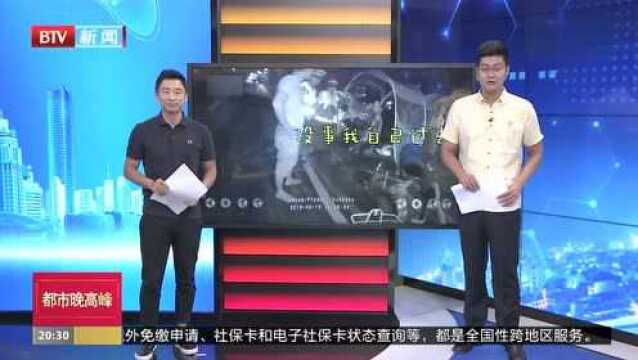 浙江温州:男童骑共享单车上路被拦