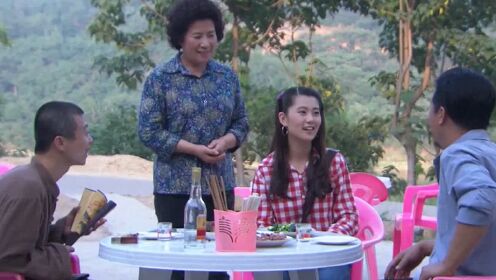 《女村长》第28集02：春梅跟村长商量要带进海走亲戚，村长同意了