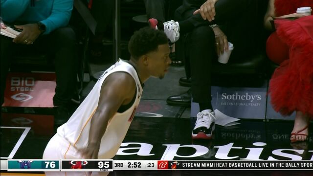 NBA常规赛：黄蜂vs热火第3节原声解说回放