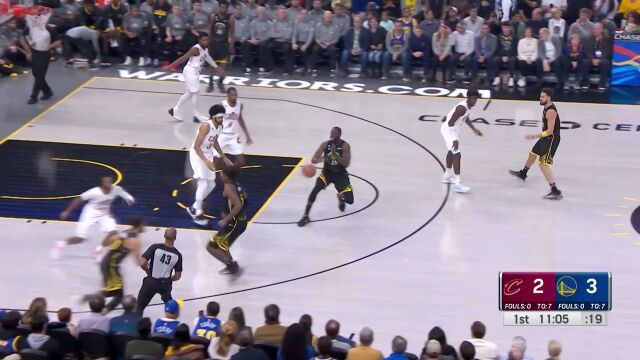 库里连续200场进三分 继续刷新NBA历史纪录
