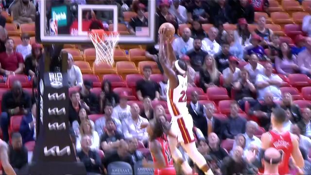 马丁长传连线 巴特勒信马由缰双手暴扣