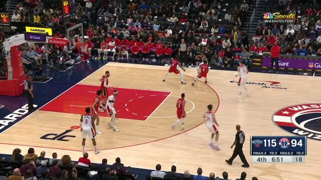 又是一个硬汉！加福德隔人按筐暴扣炸裂全场