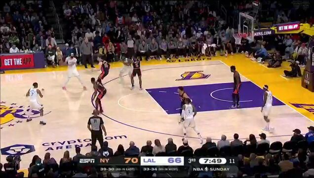 NBA常规赛：尼克斯vs湖人第3节中文解说回放