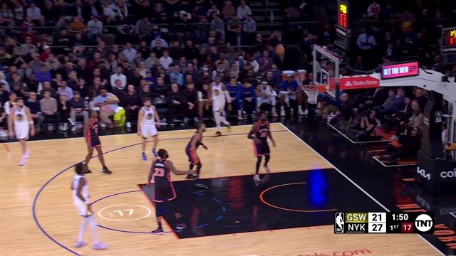 普尔鬼手抢断送长传 库明加接球起飞暴扣得手