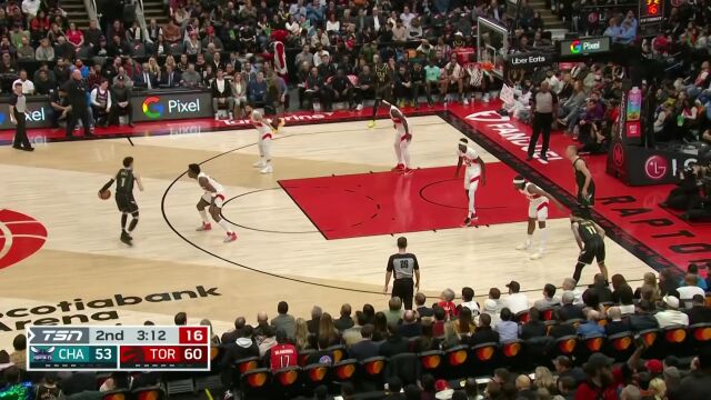 鲍尔的传球功底得以完美展现 分球罗齐尔三分球一箭穿心