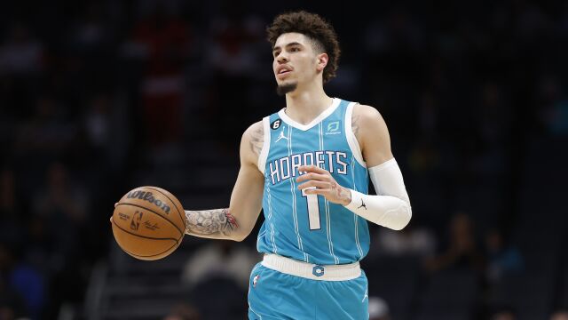 鲍尔vs马刺集锦 砍下28+12+10大号三双率队取胜