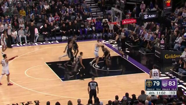 海兰德空位三分得手 福克斯撤步三分开火强势还击