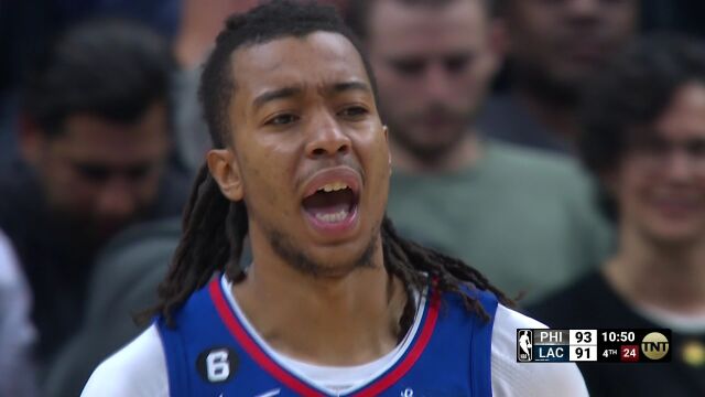 平地一声雷 布朗飞天遁地挂筐暴扣