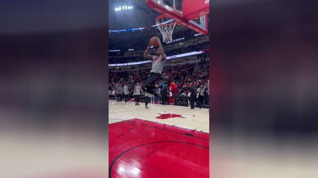 全是天赋 小德里克琼斯热身360度双手战斧