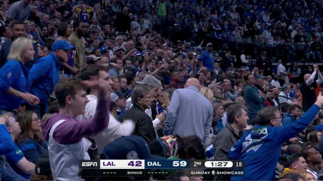 兄弟做不成队友只能帽你！詹姆斯追身大帽扇飞欧文