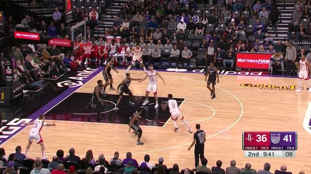 伊森夹缝过人 失衡倒地命中2+1