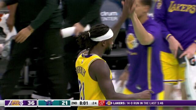 贝弗利无情封盖三球 詹姆斯反击2v2上篮轻取