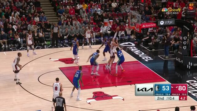 82分打破队史半场纪录！武切维奇篮下肆意取分