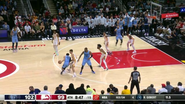 琼斯眼观六路抡锤击地 蒂尔曼大步流星完成终结