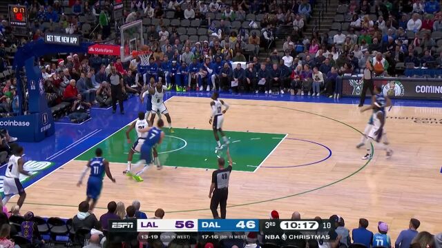 吸引防守之后成功找到队友 詹姆斯连线布莱恩特空接暴扣