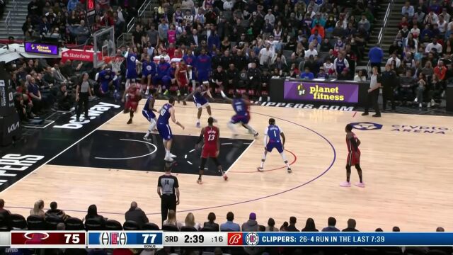 强硬的代名词名不虚传 巴特勒强杀篮下打成2+1