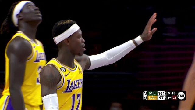 字母哥点飞防守原地暴起 施罗德2+1抛出神来之笔