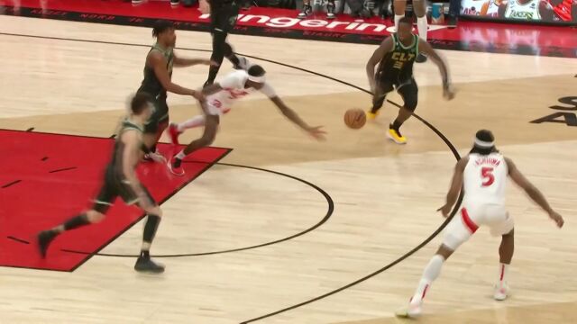 真正的攻防一体来了 阿丘瓦大鹏展翅滑翔劈扣+遮天血帽技惊四座