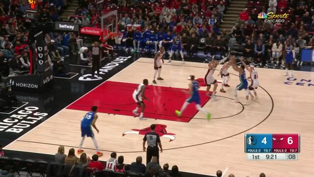 根本拦不住！拉文转换进攻从人缝中杀出上反篮