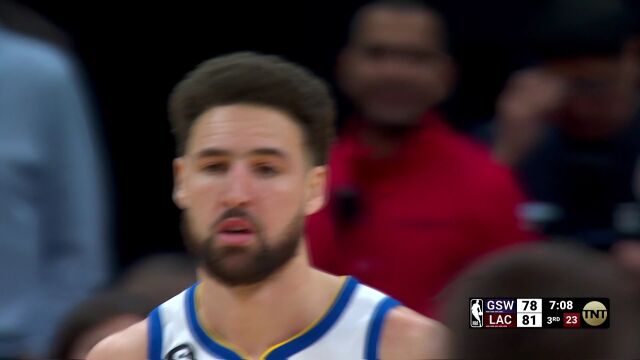 及时出手稳定局势 克雷突破撤步中投轻松得手