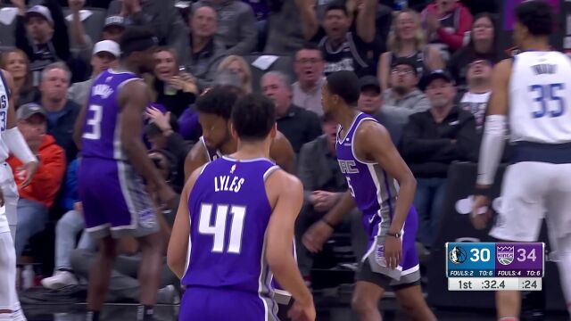 配合默契！福克斯风骚脚步高抛喂饼助攻梅图暴力炸筐