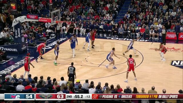 趁着包夹没到位赶紧出手 哈登反击钻人缝上篮打成2+1