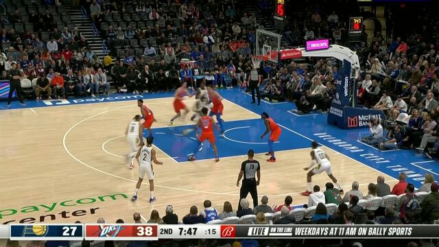 如入无人之境！维金斯横冲直撞迎着防守跳投打进