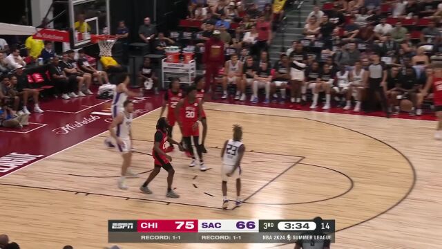 没关系我会出手 迈克-多姆篮下翻江倒海打成2+1